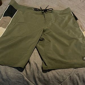 Mens. Oakley board shorts never been wore